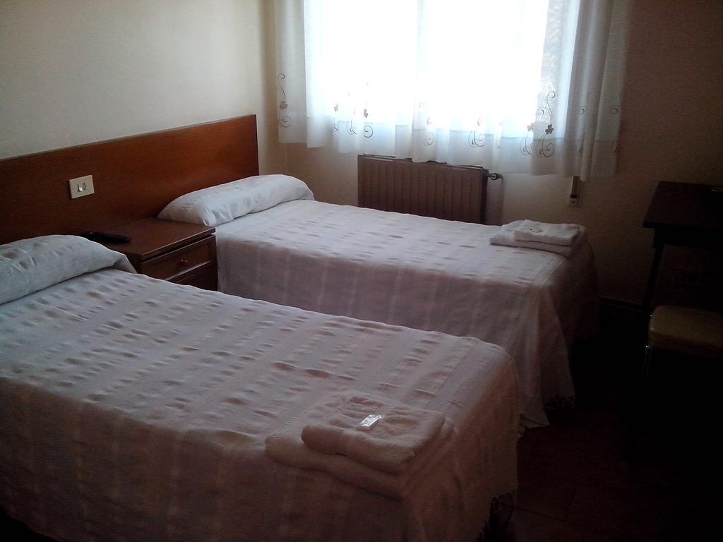 Pension Estrada Santiago de Compostela Habitación foto